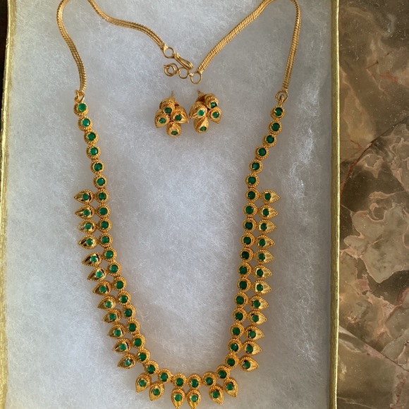 Gold plated Necklace set - Picture 4 of 4